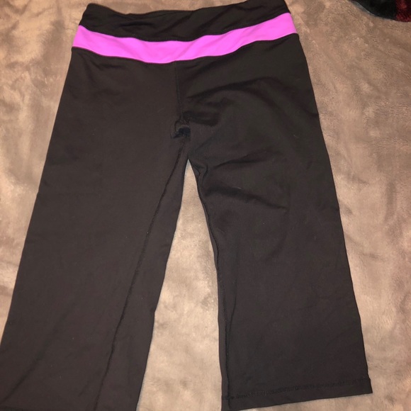 Ladies lululemon capris - Picture 1 of 3